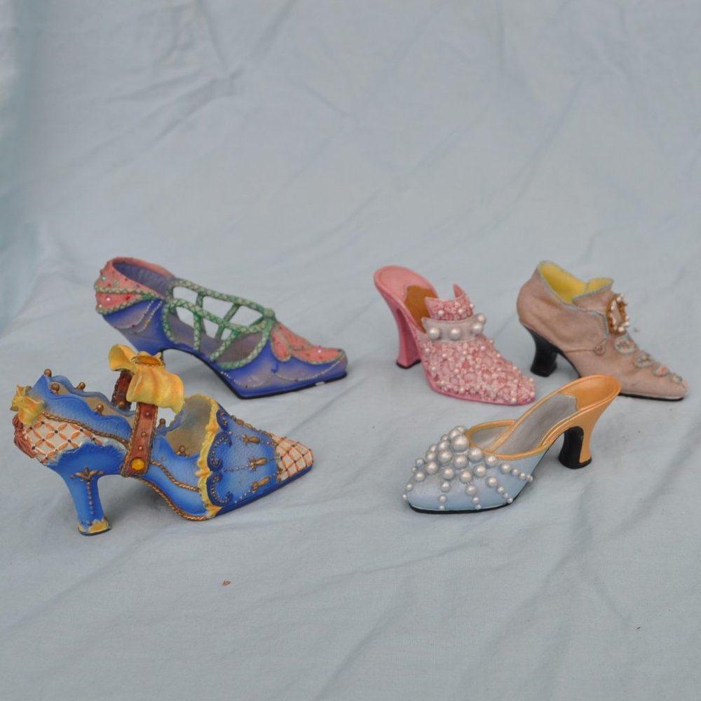 set 5 of decorative fancy shoes heels too posh (471w)